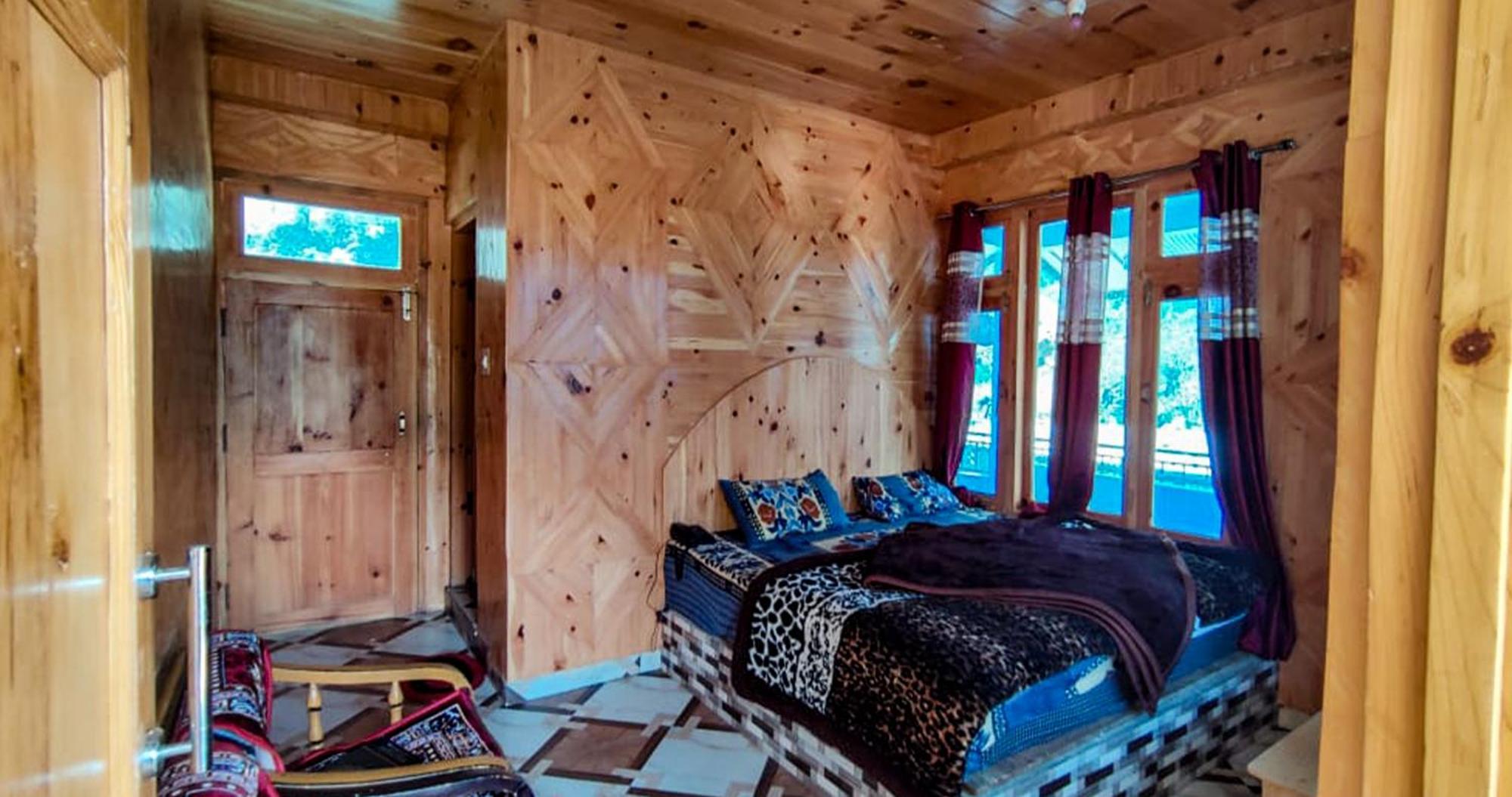 Eyesky, Tosh Hotel Bagian luar foto
