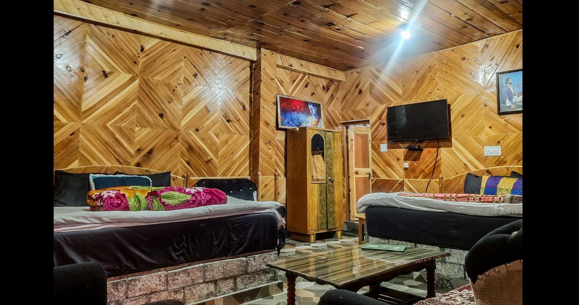 Eyesky, Tosh Hotel Bagian luar foto