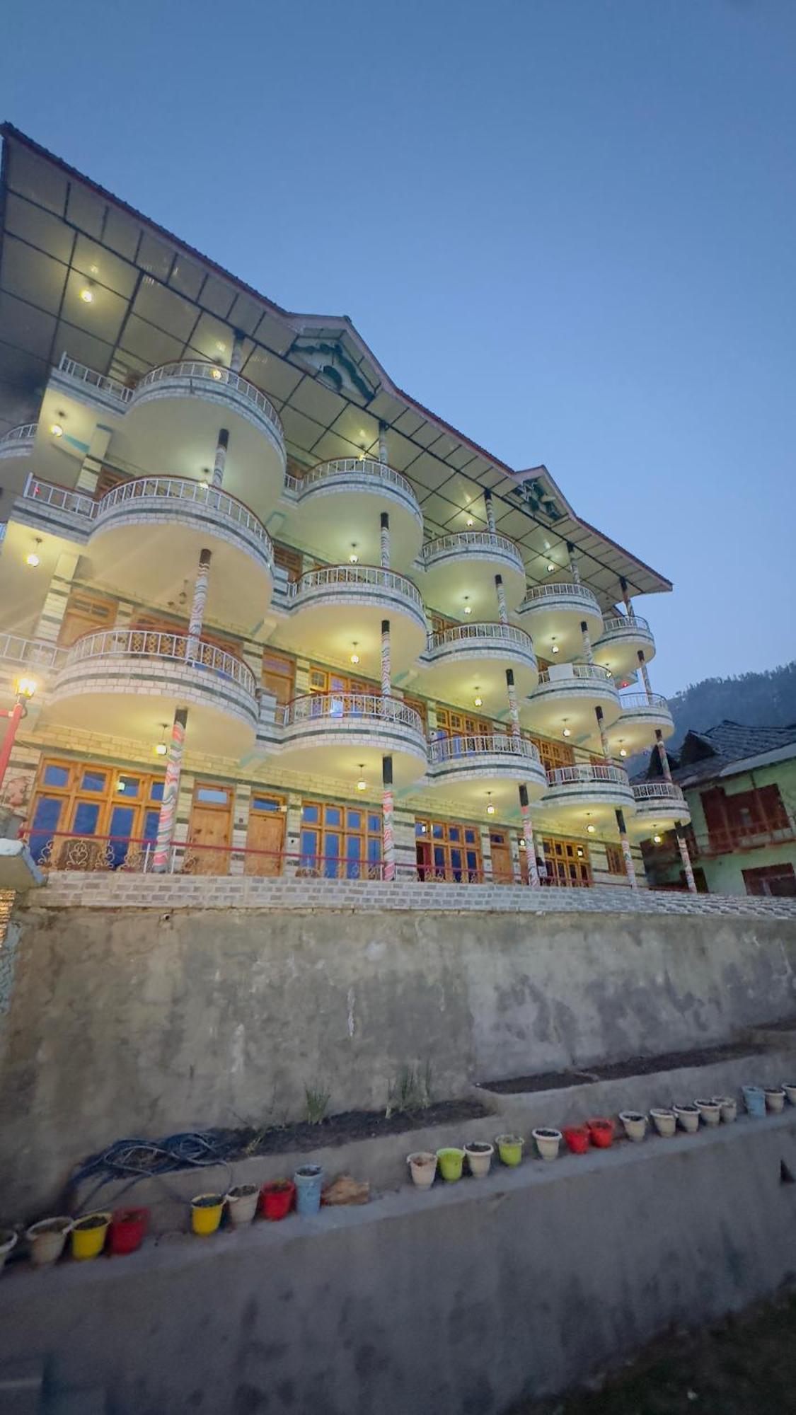 Eyesky, Tosh Hotel Bagian luar foto
