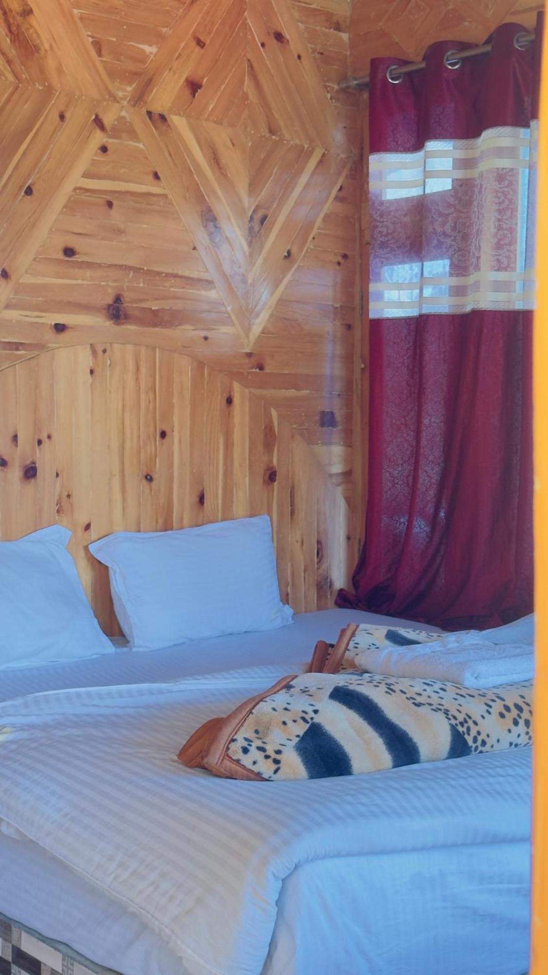 Eyesky, Tosh Hotel Bagian luar foto
