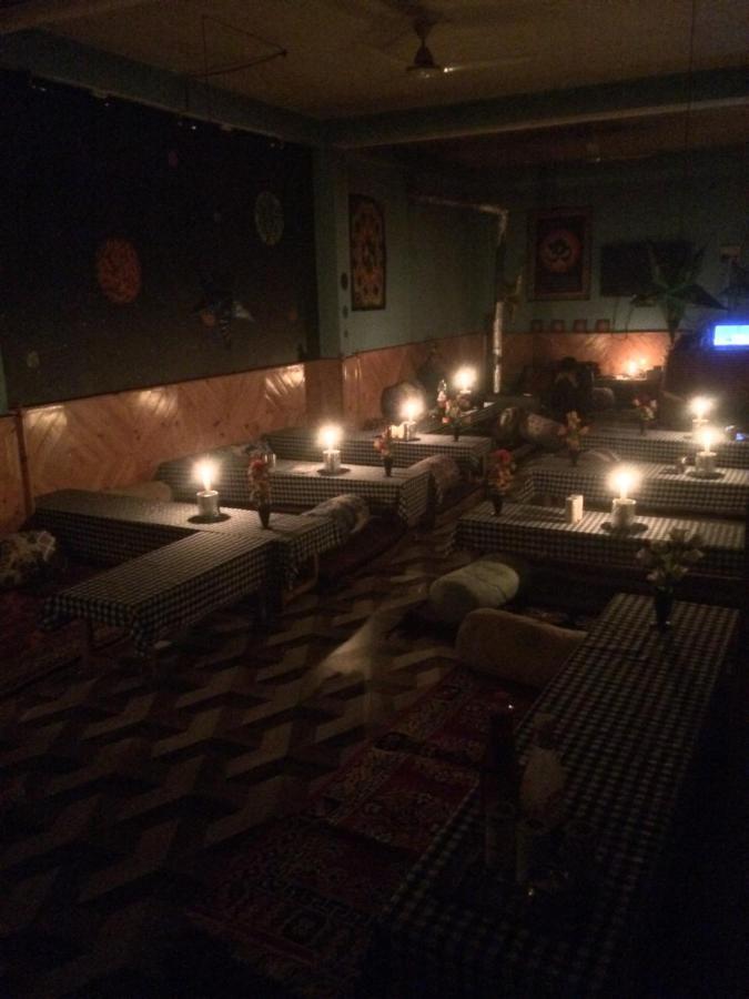 Eyesky, Tosh Hotel Bagian luar foto