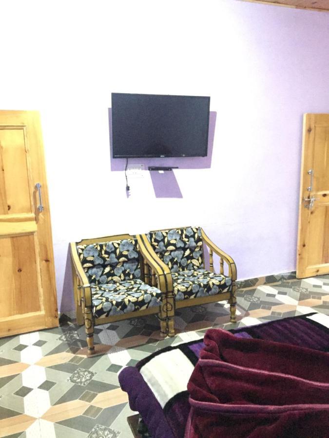 Eyesky, Tosh Hotel Bagian luar foto